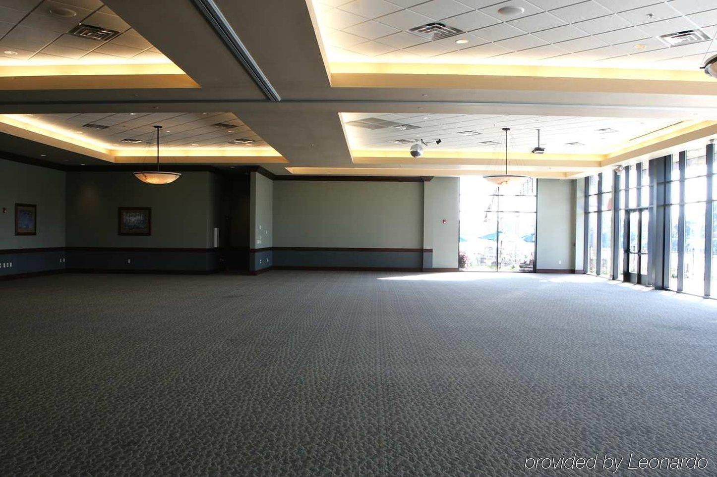 Hilton Garden Sioux Riverfront 3*